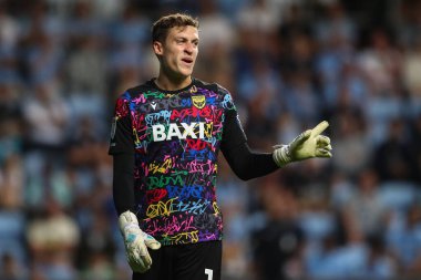 Oxford United takımından Jamie Cumming, Coventry City - Oxford United maçında Coventry Building Society Arena, Coventry, İngiltere, 16 Ağustos 2024