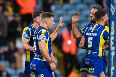 Warrington Wolves 'tan George Williams, 17 Ağustos 2024' te Elland Road, Leeds, İngiltere 'de Warrington Wolves - Leeds Rhinos maçında denemesini kutluyor.