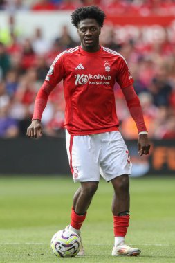Nottingham Ormanı 'ndan Ola Aina Premier League maçı sırasında Nottingham Forest, Bournemouth' a karşı City Ground, Nottingham, İngiltere 'de 17 Ağustos 2024
