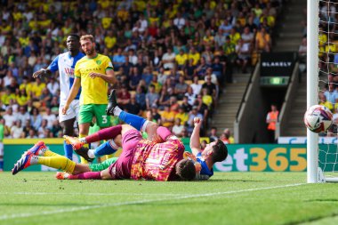 Norwich City 'den Angus Gunn, 17 Ağustos 2024' te Norwich City 'nin Carrow Road, Norwich' te Blackburn Rovers 'a karşı oynadığı Sky Bet Şampiyonası maçında kurtarıyor.