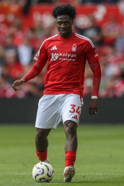 Nottingham Ormanı 'ndan Ola Aina Premier League maçı sırasında Nottingham Forest, Bournemouth' a karşı City Ground, Nottingham, İngiltere 'de 17 Ağustos 2024