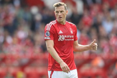 Nottingham Ormanı 'ndan Chris Wood Premier Lig maçında Nottingham Forest' a karşı Bournemouth City Ground, Nottingham, İngiltere 'de 17 Ağustos 2024' te baş parmağını kaldırdı.