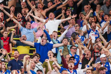 Blackburn Rovers taraftarları, 17 Ağustos 2024 'te İngiltere' nin Carrow Road kentinde oynanan Norwich City-Blackburn Rovers maçında takımın ikinci golünü kutluyor.