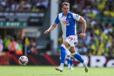Blackburn Rovers takımından Ryan Hedges, 17 Ağustos 2024 'te Norwich City' nin Carrow Road, Norwich 'te Blackburn Rovers' a karşı oynadığı Sky Bet Şampiyonası maçında topla koşuyor.