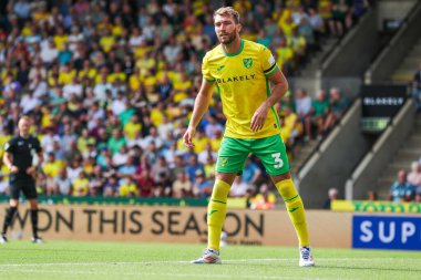 Norwich City 'den Jack Stacey, 17 Ağustos 2024' te Norwich City 'nin Carrow Road, Norwich' te Blackburn Rovers 'a karşı oynadığı Sky Bet Şampiyonası maçına bakıyor.