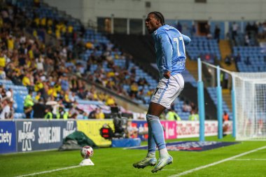 Coventry City 'den Hacı Wright, Coventry Building Society Arena, Coventry, İngiltere' de oynanan Coventry City-Oxford United maçında 3-2 kazanma hedefini kutluyor.