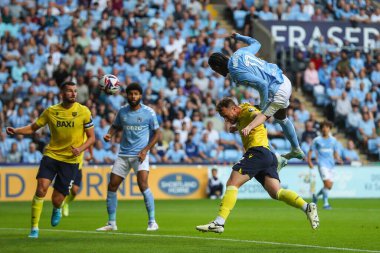 Coventry City 'den Hacı Wright, Coventry Building Society Arena, Coventry, İngiltere, 16 Ağustos 2024' te oynanan Coventry City-Oxford United maçında 1-0 berabere kalma golünü attı.