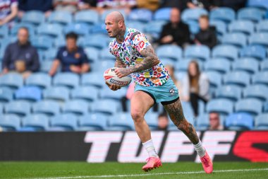 Leigh Leoparları 'ndan Zak Hardaker, 18 Ağustos 2024' te, Leeds, İngiltere 'de, Elland Road' da Leigh Leopards 'a karşı oynanan Sihirli Haftasonu maçı sırasında eylem halindeydi.