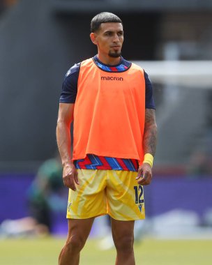 Crystal Palace 'dan Daniel Muoz Premier League karşılaşması öncesinde ısınıyor Brentford, Crystal Palace' a karşı Gtech Community Stadyumu, Londra, İngiltere, 18 Ağustos 2024