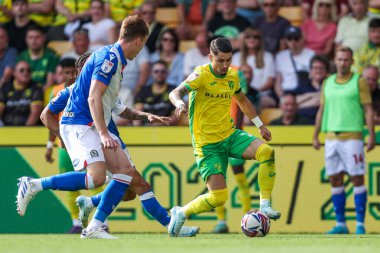 Norwich City 'den Borja Sainz, 17 Ağustos 2024' te Norwich City - Blackburn Rovers maçında topla koşuyor.