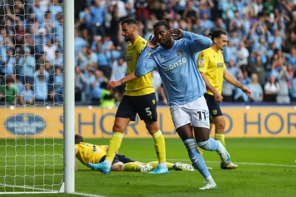 Coventry City 'den Hacı Wright, Coventry Building Society Arena, Coventry, İngiltere, 16 Ağustos 2024' te Coventry City ve Oxford United arasındaki Sky Bet Şampiyonası maçında 1-0 'lık galibiyetini kutluyor.