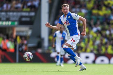 Blackburn Rovers takımından Ryan Hedges, 17 Ağustos 2024 'te Norwich City' nin Carrow Road, Norwich 'te Blackburn Rovers' a karşı oynadığı Sky Bet Şampiyonası maçında topla koşuyor.
