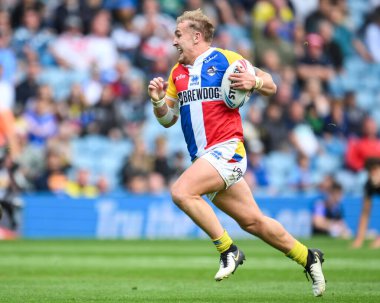 Londralı Ugo Tison, Magic Weekend maçında Hull FC, London Broncos 'a karşı 17 Ağustos 2024' te Elland Road, Leeds, İngiltere 'de bir ara verdi.