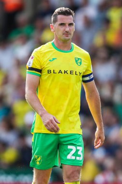 Norwich City 'den Kenny McLean, 17 Ağustos 2024' te Norwich City 'nin Carrow Road, Norwich' te Blackburn Rovers 'a karşı oynadığı Sky Bet Şampiyonası maçına bakıyor.