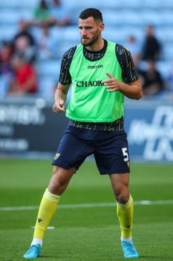 Oxford United 'dan Elliott Moore maç öncesi ısınma maçında Coventry City, Oxford United' a karşı Coventry Building Society Arena, Coventry, İngiltere, 16 Ağustos 2024