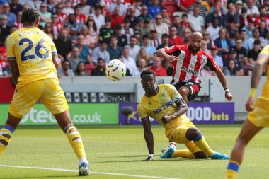 Brentford 'dan Bryan Mbeumo Premier Lig karşılaşmasında Brentford' a karşı Crystal Palace, Londra, İngiltere 'deki Gtech Community Stadyumu' nda 18 Ağustos 2024 'te oynanan karşılaşmada 1-0 Brentford' a gol attı.