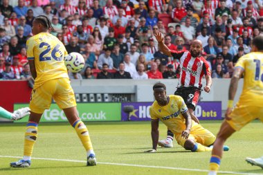 Brentford 'dan Bryan Mbeumo Premier Lig karşılaşmasında Brentford' a karşı Crystal Palace, Londra, İngiltere 'deki Gtech Community Stadyumu' nda 18 Ağustos 2024 'te oynanan karşılaşmada 1-0 Brentford' a gol attı.