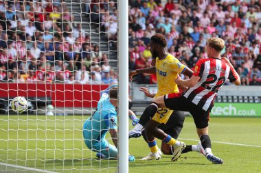 Brentford 'dan Ethan Pinnock Premier League maçında Brentford' a karşı Crystal Palace, Londra, İngiltere 'deki Gtech Community Stadyumu' nda 18 Ağustos 2024 'te oynanan maçta kendi golünü attı.