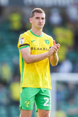 Norwich City 'den Kenny McLean, 17 Ağustos 2024' te Norwich City 'nin Norwich Road, Norwich, İngiltere' de oynanan Blackburn Rovers maçının ardından takımlar berabere kaldıktan sonra taraftarları kabul ediyor.
