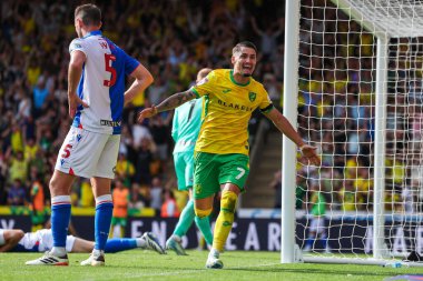 Norwich City 'den Borja Sainz, 17 Ağustos 202' de Norwich City, Norwich Road, Norwich, İngiltere 'de oynanan Blackburn Rovers maçında takımın ikinci golünü atmasını kutluyor.