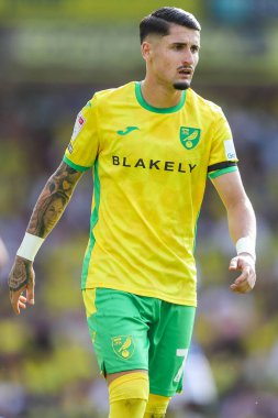 Norwich City 'den Borja Sainz, 17 Ağustos 2024' te Norwich City 'nin Carrow Road, Norwich' te Blackburn Rovers 'a karşı oynadığı Sky Bet Şampiyonası maçına bakıyor.
