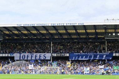 Everton taraftarları, 17 Ağustos 2024 'te Goodison Park, Liverpool, İngiltere' de oynanan Premier Lig karşılaşması öncesinde Everton, Brighton ve Hove Albion 'a karşı bayrak ve pankart gösterdiler.