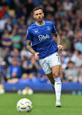 Everton 'dan Dwight McNeil Premier Lig maçında topu kovalıyor Everton' a karşı Brighton ve Hove Albion Goodison Park, Liverpool, İngiltere, 17 Ağustos 2024