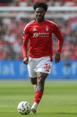 Nottingham Ormanı 'ndan Ola Aina Premier League maçı sırasında Nottingham Forest, Bournemouth' a karşı City Ground, Nottingham, İngiltere 'de 17 Ağustos 2024