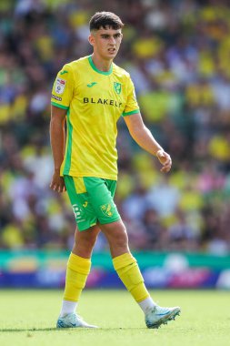 Norwich City 'den Gabriel Forsyth, 17 Ağustos 2024' te Norwich City 'nin Carrow Road, Norwich' te Blackburn Rovers 'a karşı oynadığı Sky Bet Şampiyonası maçına bakıyor.