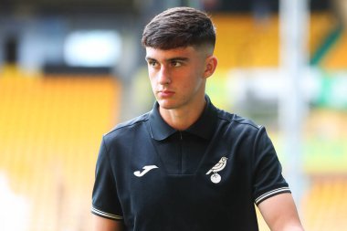Norwich City 'den Gabriel Forsyth, 17 Ağustos 2024' te Norwich City - Blackburn Rovers maçından önce Carrow Road 'a vardı.