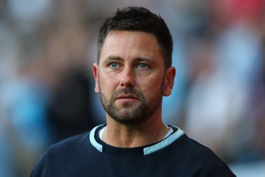 Oxford United Sky Bet Şampiyonası maçında Des Buckingham teknik direktörü Coventry City, Oxford United 'a karşı Coventry Building Society Arena, Coventry, Birleşik Krallık, 16 Ağustos 2024