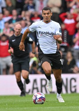 Derby County FC takımından Kayden JACKSON, 17 Ağustos 2024 tarihinde İngiltere 'nin Derby Stadyumu' nda oynanan Derby County - Middlesbrough maçında topla saldırıyor.