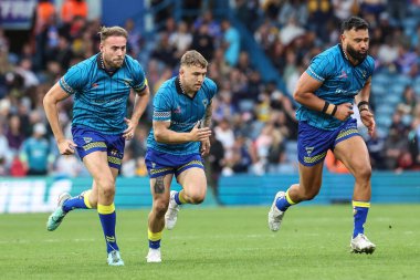 Warrington Wolves 'tan James Harrison Warrington Wolves' tan Danny Walker, Warrington Wolves 'un oynadığı Warrington Wolves - Leeds Rhinos maçında ısınma turunda 17 Ağustos 2024' te