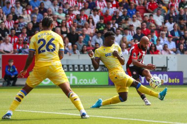 Brentford 'dan Bryan Mbeumo Premier Lig karşılaşmasında Brentford' a karşı Crystal Palace, Londra, İngiltere 'deki Gtech Community Stadyumu' nda 18 Ağustos 2024 'te oynanan karşılaşmada 1-0 Brentford' a gol attı.