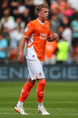 Blackpool 'dan Ryan Finnigan 17 Ağustos 2024' te Bloomfield Road, Blackpool 'da Blackpool - Stockport County maçında