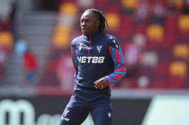 Crystal Palace 'dan Eberechi Eze, 18 Ağustos 2024' te Londra 'daki Gtech Community Stadyumu' nda oynanan Premier League karşılaşması öncesinde ısınıyor.