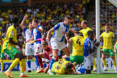Norwich City 'den Angus Gunn, 17 Ağustos 2024' te Norwich City 'nin Carrow Road, Norwich' te Blackburn Rovers 'a karşı oynadığı Sky Bet Şampiyonası maçında kurtarıyor.