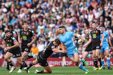St. Helens takımından Tommy Makinson, 17 Ağustos 2024 'te Elland Road, Leeds' de oynanan Wigan Warriors-St Helens maçında topu aldı.