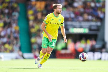 Norwich City 'den Jack Stacey, 17 Ağustos 2024' te Norwich City 'nin Carrow Road' da Blackburn Rovers 'a karşı oynadığı Sky Bet Şampiyonası maçında topla koşuyor.