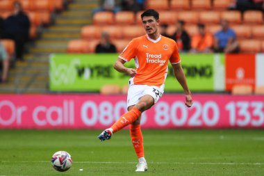 Blackpool takımından Elkan Baggott, 17 Ağustos 2024 'te Bloomfield Road, Blackpool, İngiltere' de oynanan Blackpool-Stockport maçında