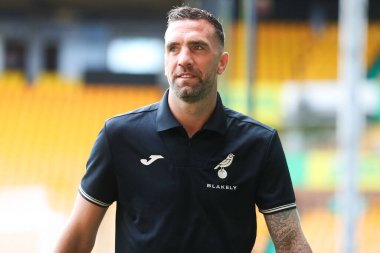 Norwich City 'den Shane Duffy, 17 Ağustos 2024' te Norwich City ile Blackburn Rovers arasındaki Sky Bet Şampiyonluk maçı öncesinde Carrow Road 'a geldi.