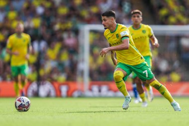 Norwich City 'den Borja Sainz, 17 Ağustos 2024' te Norwich City - Blackburn Rovers maçında topla koşuyor.