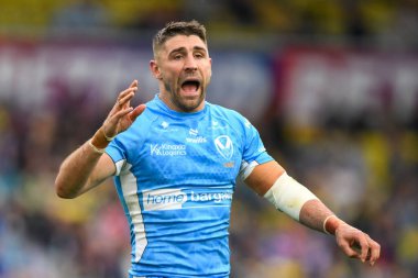 St. Helens 'ten Tommy Makinson, 17 Ağustos 2024' te Elland Road, Leeds 'de oynanan Magic Weekend maçında takımına talimat verdi.