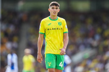 Norwich City 'den Gabriel Forsyth, 17 Ağustos 2024' te Norwich City 'nin Carrow Road, Norwich' te Blackburn Rovers 'a karşı oynadığı Sky Bet Şampiyonası maçına bakıyor.