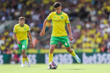 Norwich City 'den Gabriel Forsyth, 17 Ağustos 2024' te Norwich City 'nin Carrow Road, Norwich' te Blackburn Rovers 'a karşı oynadığı Gökyüzü İddia Şampiyonası maçında görev başında.