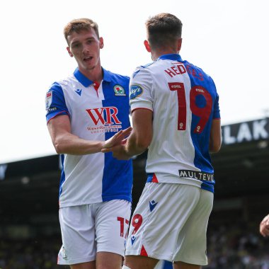 Blackburn Rovers takımından Ryan Hedges, 17 Ağustos 2024 'te Norwich City, Norwich Road, Norwich, İngiltere' de Blackburn Rovers 'a karşı oynanan Sky Bet Şampiyonası maçında takımın ilk golünü attıktan sonra takım arkadaşlarıyla kutluyor.