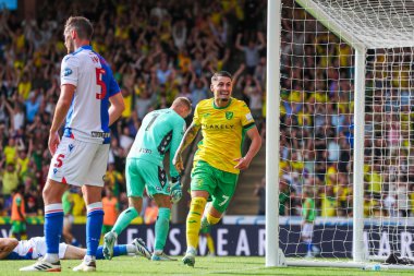 Norwich City 'den Borja Sainz, 17 Ağustos 2024' te Norwich City, Norwich Road, Norwich, İngiltere 'de oynanan Blackburn Rovers maçında takımın ikinci golünü atmasını kutluyor.