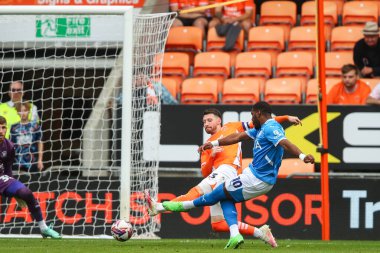 Stockport County 'den Jayden Fevrier, 17 Ağustos 2024' te Bloomfield Road, Blackpool, İngiltere 'de oynanan Sky Bet Lig 1 karşılaşmasında 0-2 berabere kalma golünü attı.