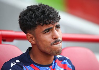 Kristal Saray 'dan Chadi Riad, 18 Ağustos 2024' te Londra 'daki Gtech Community Stadyumu' nda oynanan Premier League karşılaşmasının önünde.