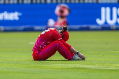 Galli İtfaiye Kadınları, 18 Ağustos 2024 'te Londra Lords, Londra, İngiltere' de oynanan Galli İtfaiye Kadınlarına karşı oynanan Galli Kadın Final karşılaşması sonrasında mağlup olmuşa benziyor.